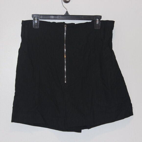Elodie Black high rise shorts Women's Size L - Picture 1 of 6